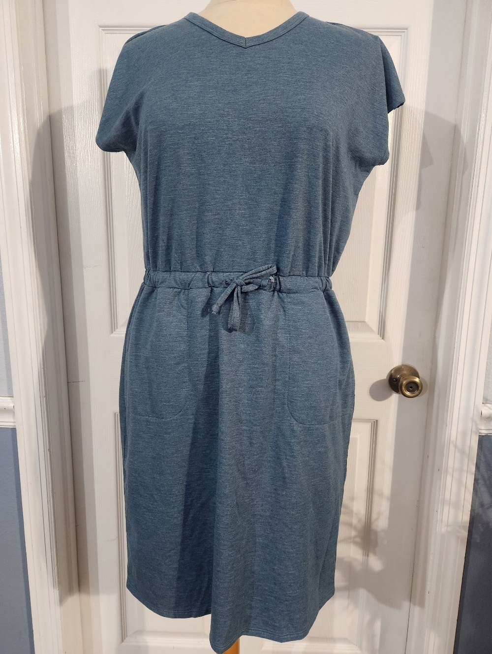 Everyday V-Neck Tie-Waist Midi Dress in Dusty Blue With Pockets